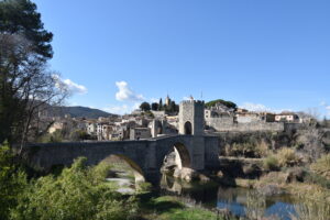 Бесалу, исторический город, экскурсии выходного дня