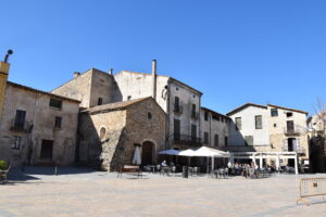 Рыночная площадь города Бесалу, турпоездки с EsfiriaTravel