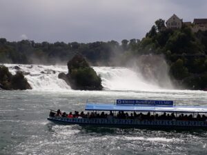 Автобусный тур в Рейнский водопад, туры и экскурсии с EsfiriaTravel