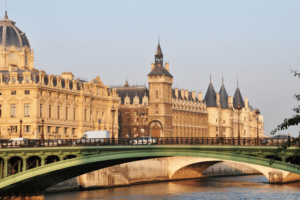 Консьержи, вид с реки Сена