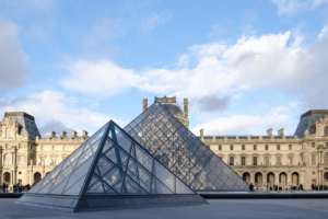 Экскурсия в Лувр и автобусные туры в Париж с EsfiriaTravel