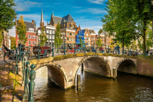 Прогулка на кораблике по Амстердаму, туры и экскурсии с EsfiriaTravel