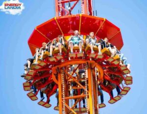 Добро пожаловать в зону экстрима в Energylandia! Здесь собраны аттракции для настоящих ценителей острых ощущений, включая американские горки, качели и другие захватывающие развлечения. Если вы ищете адреналин и необузданное веселье, то эта зона станет вашим идеальным местом для приключений!